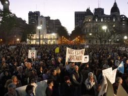Manifestantes en la Plaza de Mayo. EFE  /