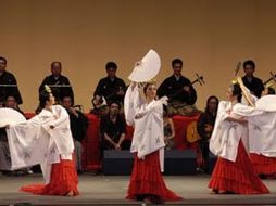 La pasión del flamenco y la tradición de la cerámica japonesa se fundirán este  sábado 9 de octubre. ESPECIAL  /