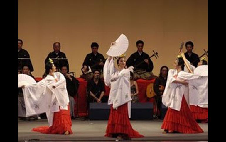 La pasión del flamenco y la tradición de la cerámica japonesa se fundirán este  sábado 9 de octubre. ESPECIAL  /