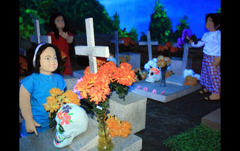 El Mundo Mágico muestra algunas de las tradiciones más representativas del país, en la imagen el festejo del Día de Muertos. A.HINOJOSA  /