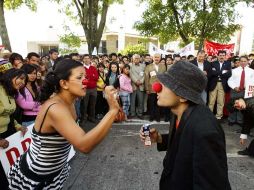 Más de 350 bachilleres presenciaron una parodia de amor representada por tres payasos, así como escenas de ballet. EL INFORMADOR  /