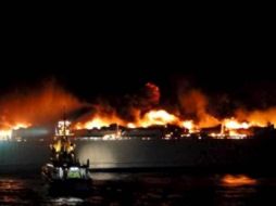 El ferry de pasajeros lituano Lisco Gloria incendiado en aguas danesas del Mar Báltico. EFE  /