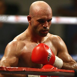 ''Español'' Álvarez conquista cetro superwelter de la AMB