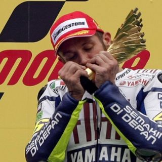 Rossi triunfa en Malasia