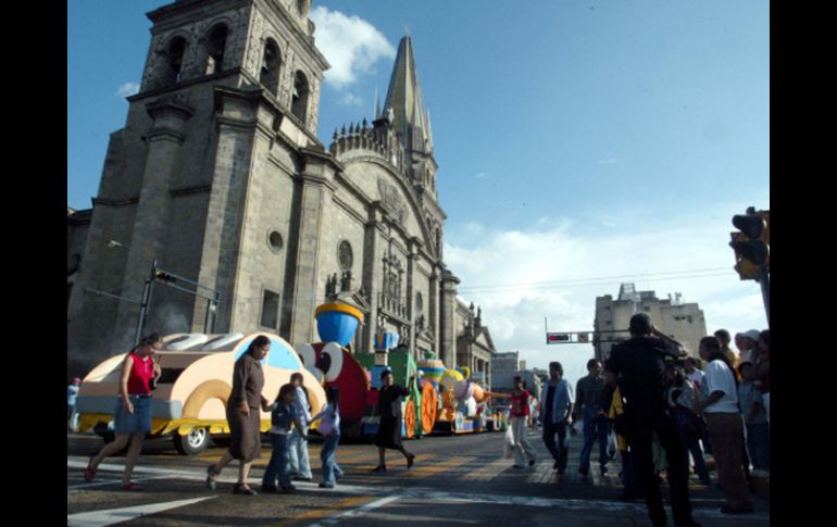 La circulación de las vialidades será reabierta al tiempo que el contingente vaya pasando. ARCHIVO  /