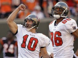 El pateador Connor Barth (10) festeja la victoria de su equipo. AP  /