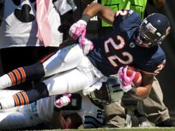 Matt Forte (22) fue la clave de la victoria de los Osos. REUTERS  /