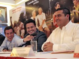 Miguel Castro (izq), Aristóteles Sandoval (centro), y Antonio Mateos de Tonalá acudieron a la Cámara de Diputados. EL INFORMADOR  /