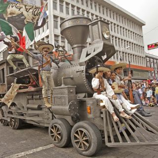 Desfile de color y tradición