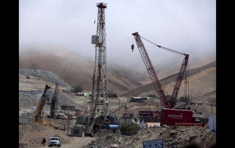 Se decidió que se revestirían únicamente los primeros 96 metros del hoyo con 16 tubos de seis metros cada uno. EFE  /