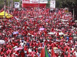 Miembros del partido gobernante FMLN de El Salvador celebran 30 años de su fundación. REUTERS  /
