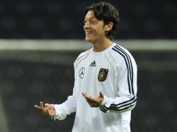 El jugador alemán Mesut Özil durante un entrenamiento con la Selección. AFP  /