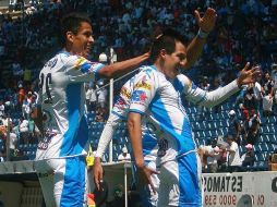 Los jugadores del Puebla durante la décima fecha del torneo Apertura 2010. MEXSPORT  /
