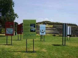 La muestra se compone de 14 imágenes de gran formato. INAH  /