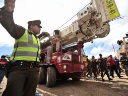 El taladro llamado T130 sale del área de operación en medio de ovaciones en la mina de San José. NTX  /