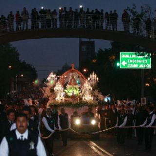 Miles de fieles acompañan a la Virgen de Zapopan en la Romería 2010