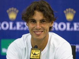 El tenista español Rafael Nadal conversa con periodistas durante una rueda de prensa. EFE  /