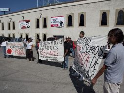 Unos estudiantes protestan este martes en Ciudad Juárez. EFE  /