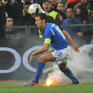 Serbios generan violencia en Génova