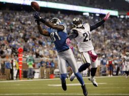Calvin Johnson (izq.), de Detroit, fue perjudicado en una decisión de los réferis en la Semana 4. AP  /