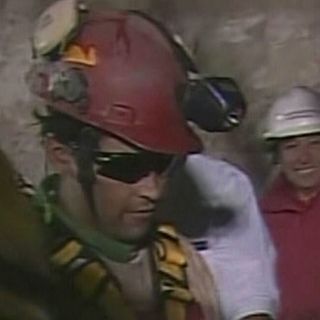 Rescatan al primer minero chileno