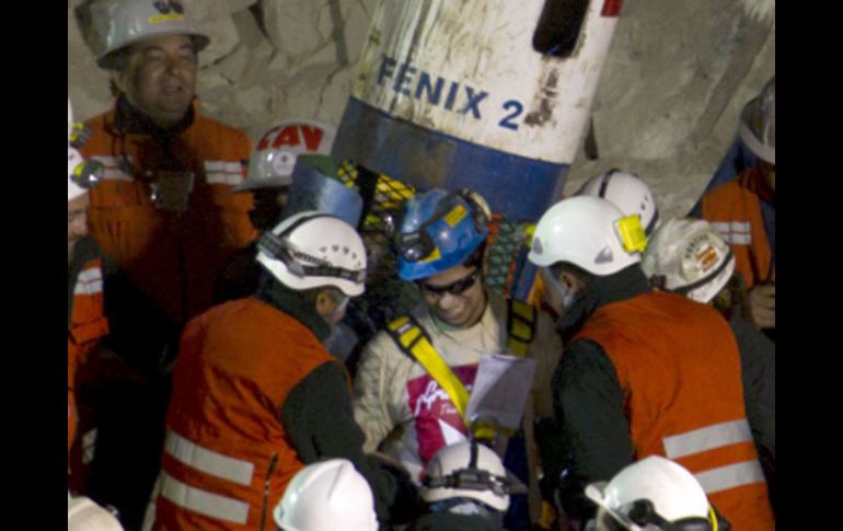 Jimmy Sánchez es el quinto minero rescatado. EFE  /