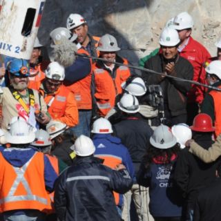 Piñera y Morales dan bienvenida a minero Jorge Galleguillos