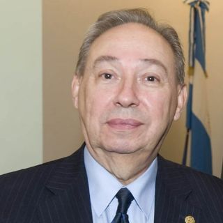 Humberto López Morales recibe el Premio Isabel Polanco