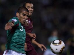 Carlos Salcido durante el último encuentro del Tri frente a Venezuela. AFP  /