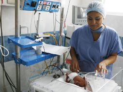 Los médicos estiman que, si no hay contratiempos, los bebés puedan abandonar el hospital en seis semanas. M. FREYRIA  /