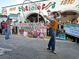 Además de las suertes con reata, los estudiantes llevaron algunos regalos al gobernador. E. BARRERA  /