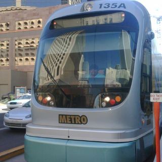 Vielma analiza el transporte en Phoenix y cuestiona al Macrobús