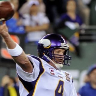 Favre será baja de los Vikingos