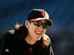 Tim Lincecum se reporta en condiciones para abrir la serie por los Gigantes de San Francisco. AFP  /