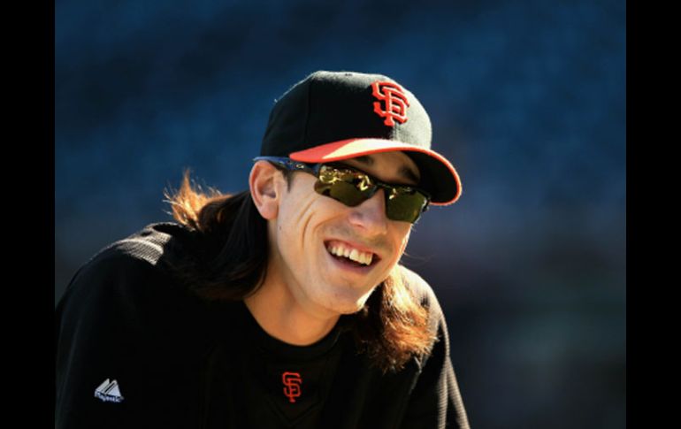 Tim Lincecum se reporta en condiciones para abrir la serie por los Gigantes de San Francisco. AFP  /