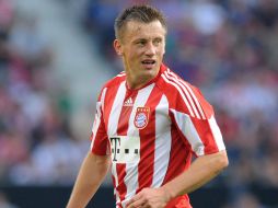 El jugador del Bayern Munich Ivica Olic, caminando sobre el campo de juego durante un partido del futbol alemán en la Bundesliga. AFP  /
