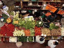 Las familias resienten el alza en los costos de frutas y verduras, por mencionar algunos productos. S. NÚÑEZ  /