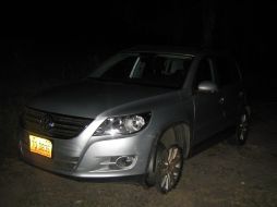 El auto fue abandonado por los sicarios debido a que una llanta les explotó. O. RUVALCABA  /