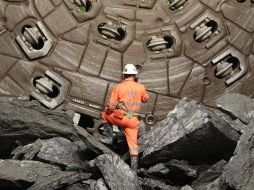 El túnel también se propone reducir los daños que los camiones pesados causan al paisaje alpino. AP  /