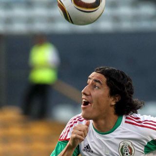 Contempla técnico del Celtic a Efraín Juárez