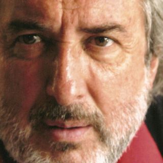 Entregan Premio de la RAE a Hernán Lara Zavala