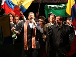 El presidente de Ecuador, Rafael Correa (c), participa en una marcha en su apoyo. EFE  /