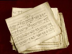 Partituras musicales, postales y estampillas son las novedades de la exposición. EFE  /