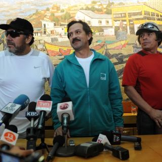 Mineros rescatados en Chile dejan el hospital