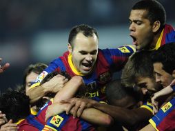 El Barcelona festeja el triunfo ante Valencia. AP  /