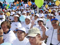 A la caminata asistieron más de tres mil adultos mayores, el contingente recorrió calles del Centro. E. PACHECO  /