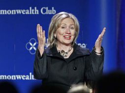 Hillary Clinton habla sobre el narco en una conferencia en el auditorio del Conmonwealth Club, en San Francisco. AP  /