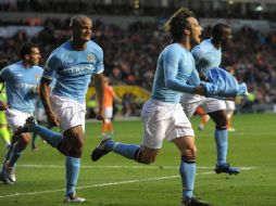 Los jugadores del Manchester City festejando su victoria con la que se sitúan en segundo lugar de la Liga Premier. AFP  /