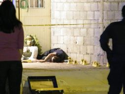 El cadáver del hijo del funcionario fue encontrado en la cochera de la vivienda. EFE  /