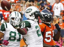 LaDainian Tomlinson (cen) festeja el triunfo ante los Bronco. REUTERS.  /